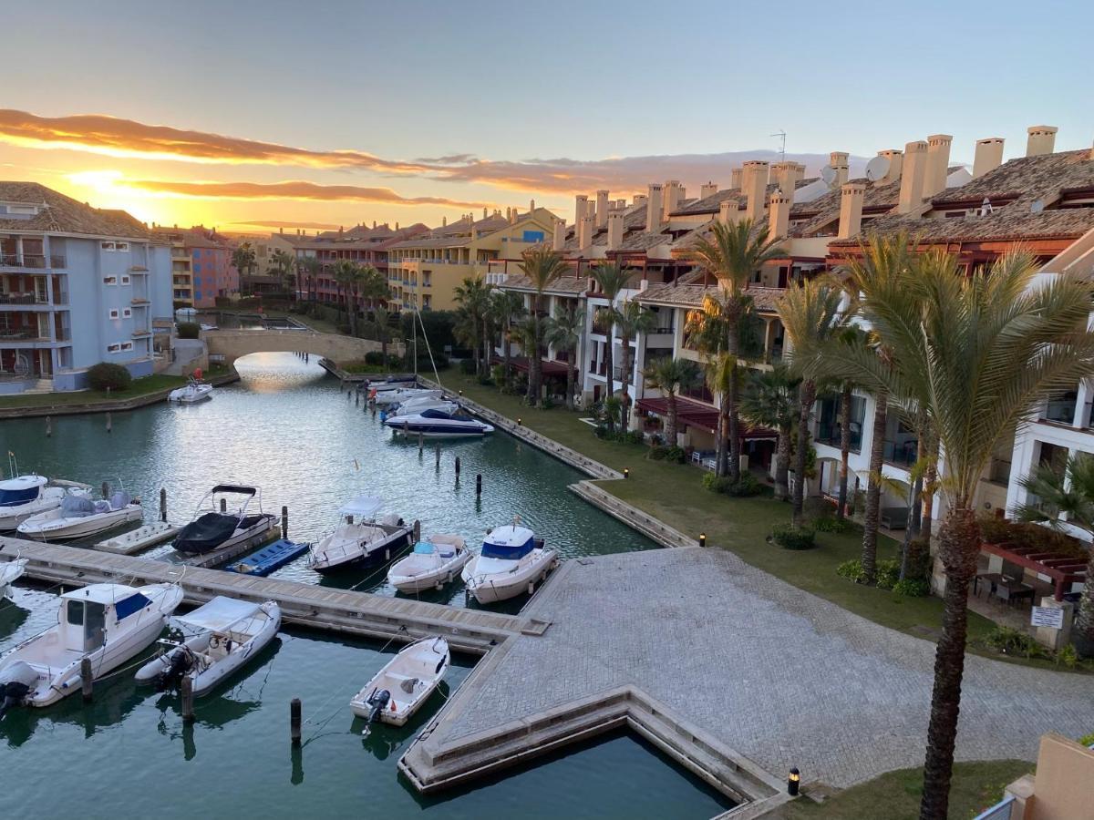Apartamento Con Terraza Sobre La Marina De Sotogrande San Roque  Eksteriør bilde